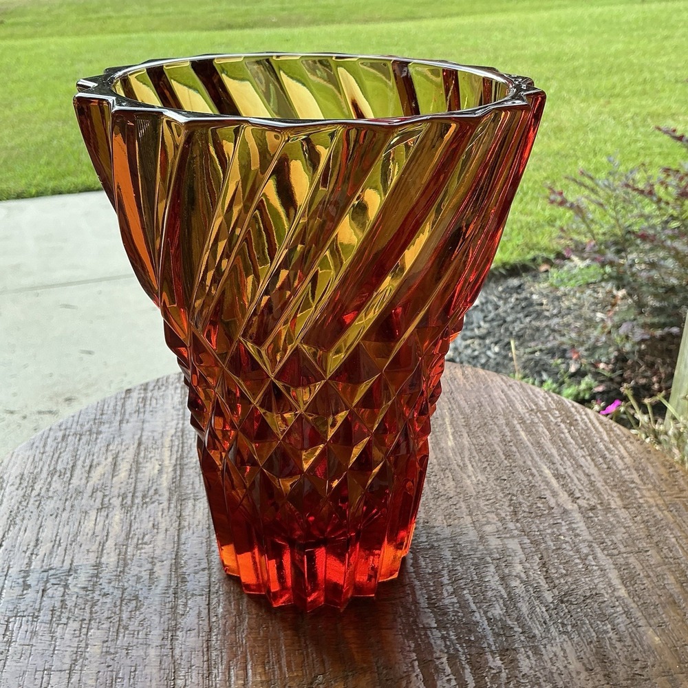VTG L.E. Smith Amberina Diamond Point Swirl Vase Amber Glass, Heavy Pressed